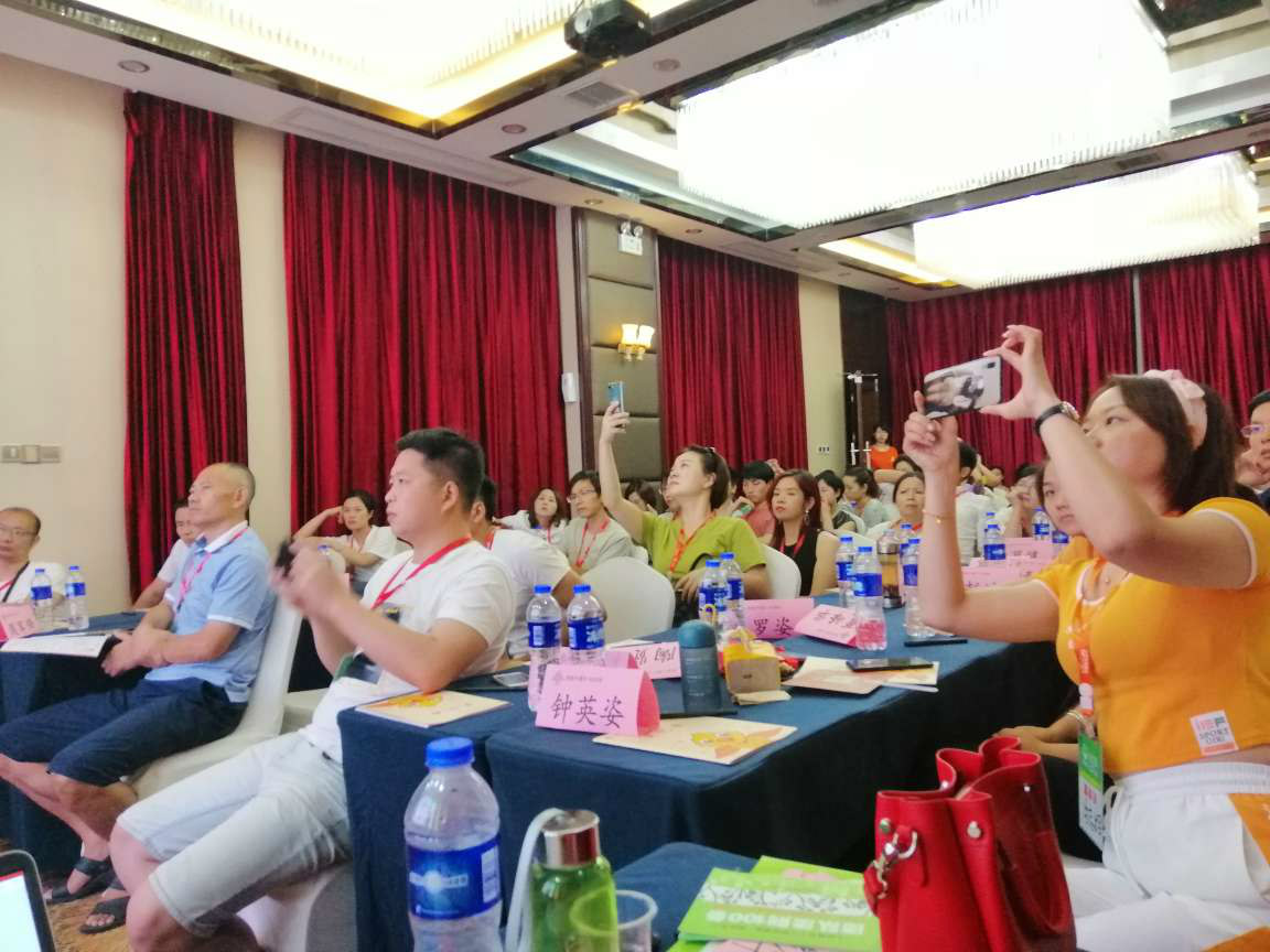 开托管班如何招老师
