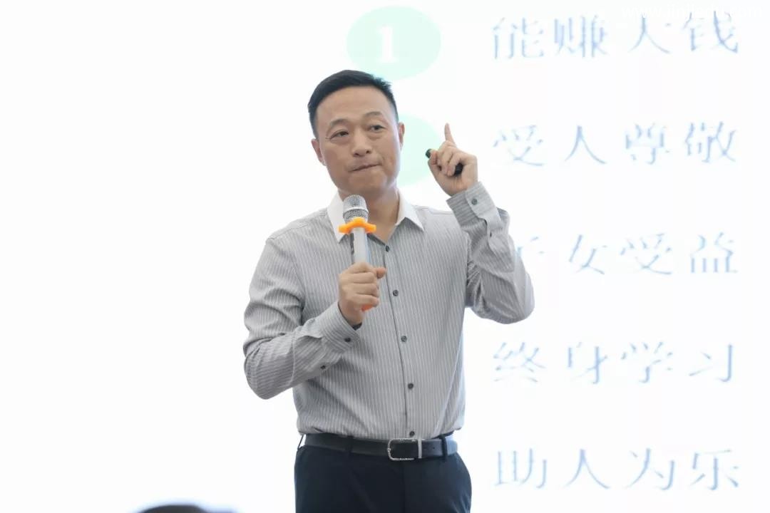 窦昆老师亲笔自述：晋级教育真正的天使