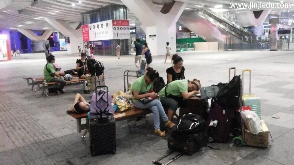 窦昆老师发问：谁让你们这样处处为老板考虑的？谁让你们这么虐待自己的？