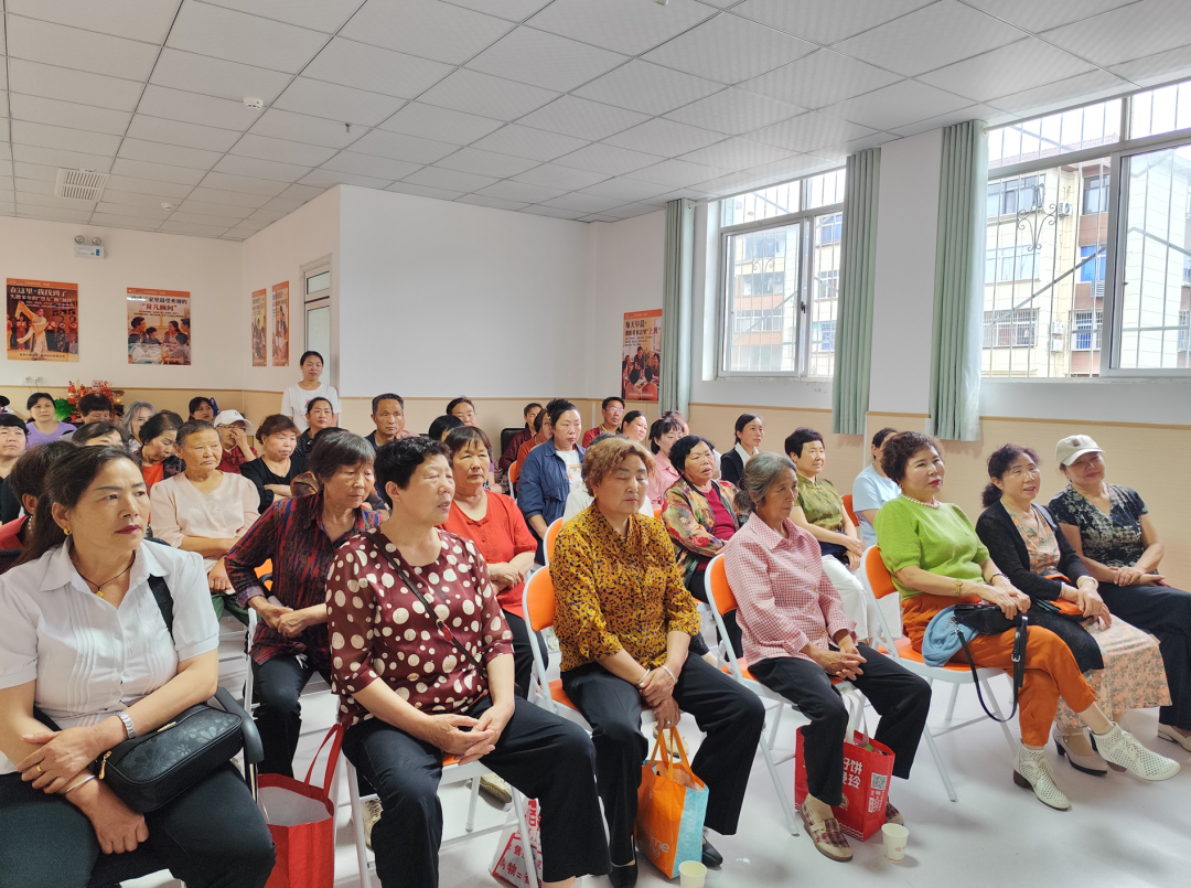 14年后,她再次选择晋级:从学生托管到老年托管,一场关于“爱”的接力 14年后,她再次选择晋级:从学生托管到老年托管,一场关于“爱”的接力